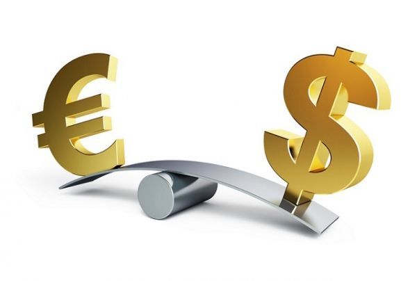 Οριακά κέρδη σημειώνει το ευρώ έναντι του δολαρίου