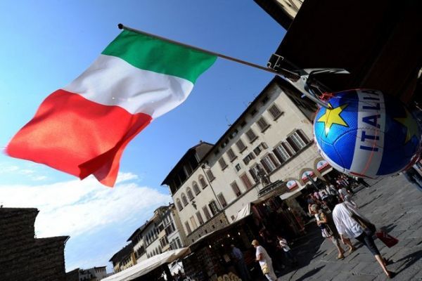 Ιταλία: Προηγούνται τα Πέντε Αστέρια στις δημοσκοπήσεις
