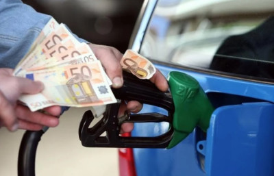 «Φωτιά» η βενζίνη- Προβλέψεις για νέα άνοδο άνω των €2/λίτρο