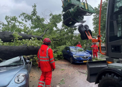 Ολλανδία: Σπάνια καλοκαιρινή καταιγίδα με ανέμους 145 χλμ- Μία νεκρή