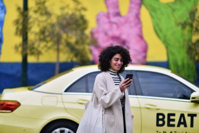 Beat: Δυνατότητα κλήσης ταξί και μέσω τηλεφωνικής γραμμής