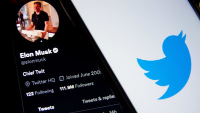 Το Twitter αίρει την απαγόρευση των πολιτικών διαφημίσεων