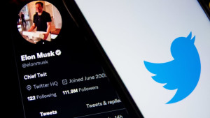 Το Twitter αίρει την απαγόρευση των πολιτικών διαφημίσεων