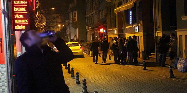 Τουρκία: «Λάδι στη φωτιά» από την ψήφιση του νόμου για το αλκοόλ