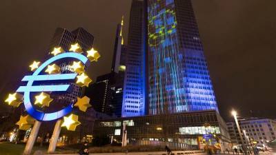 Διαγραφή του χρέους που διακρατεί η ΕΚΤ ζητούν 100 οικονομολόγοι