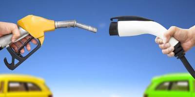 Ηλεκτρικά οχήματα: Μειώνουν την πώληση 2 εκατ. βαρελιών πετρελαίου ημερησίως