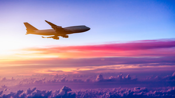 Κομισιόν: Έρευνα σε 20 αεροπορικές εταιρείες για «πράσινο ξέπλυμα»