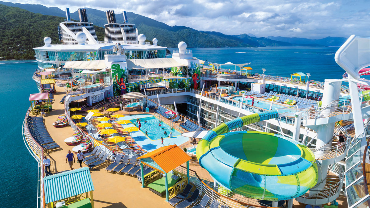 RCI OA LABADEE 122019 CC YouthFam LISIEWSKI DRONE 047 RET CMYK scaled