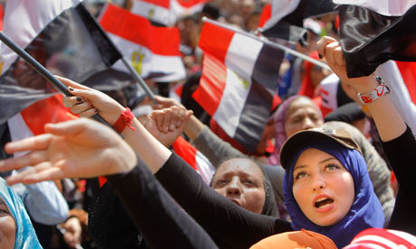 Egyptian-protesters-shout-008