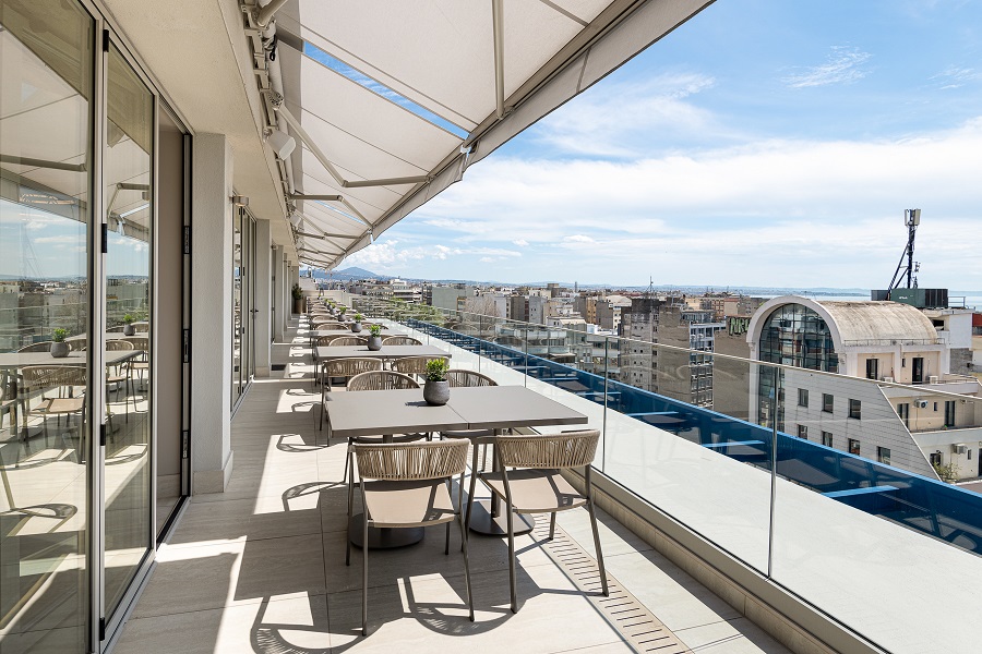 Holiday Inn Level 9 outdoor