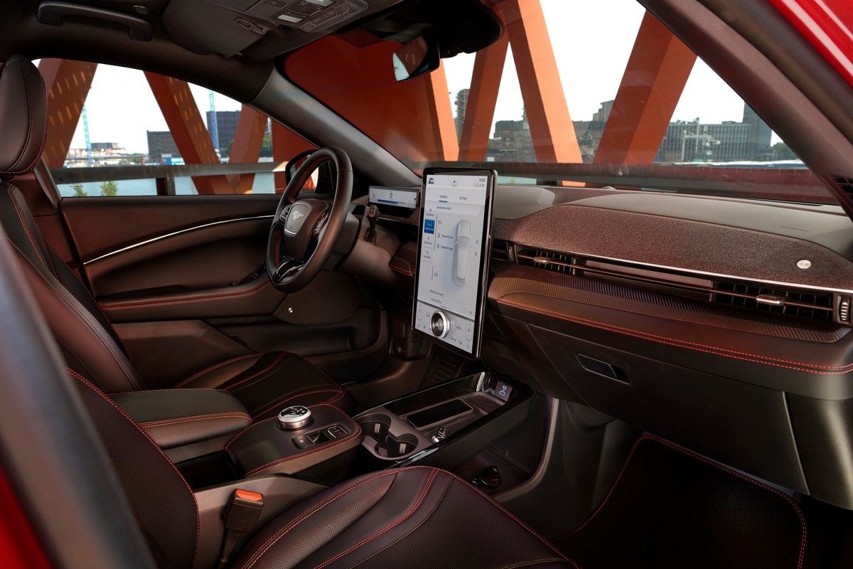2020 FORD MACH E AWD 09
