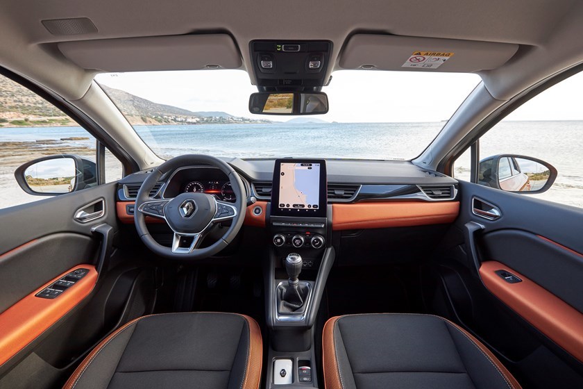 21233551 2019 New Renault CAPTUR tests drive in Greece