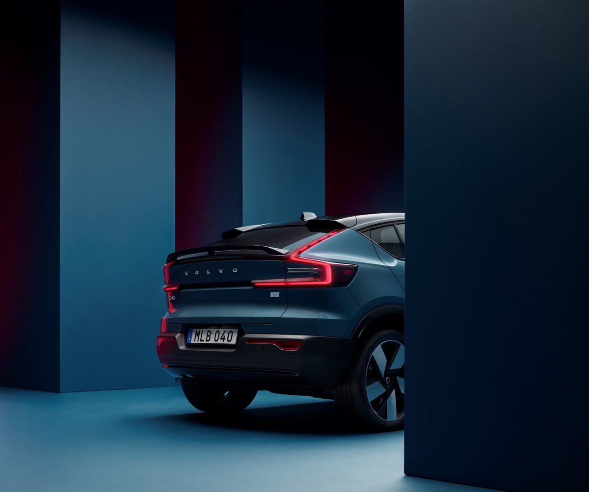 277604 Volvo C40 Recharge Studio