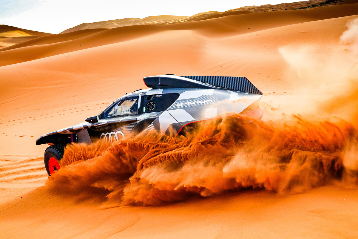 AUDI RS Q E TRON RALLY DAKAR COCKPIT 5