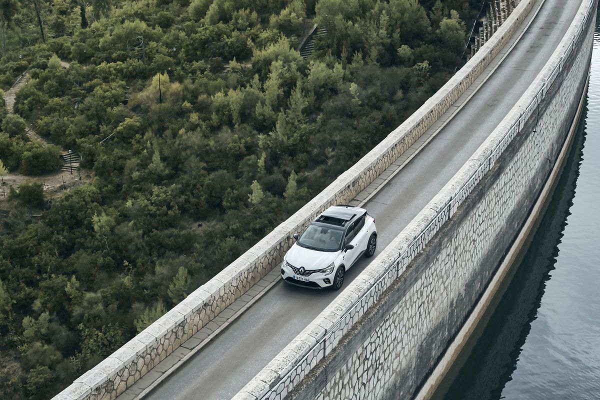 All new Renault CAPTUR in Greece 1 low