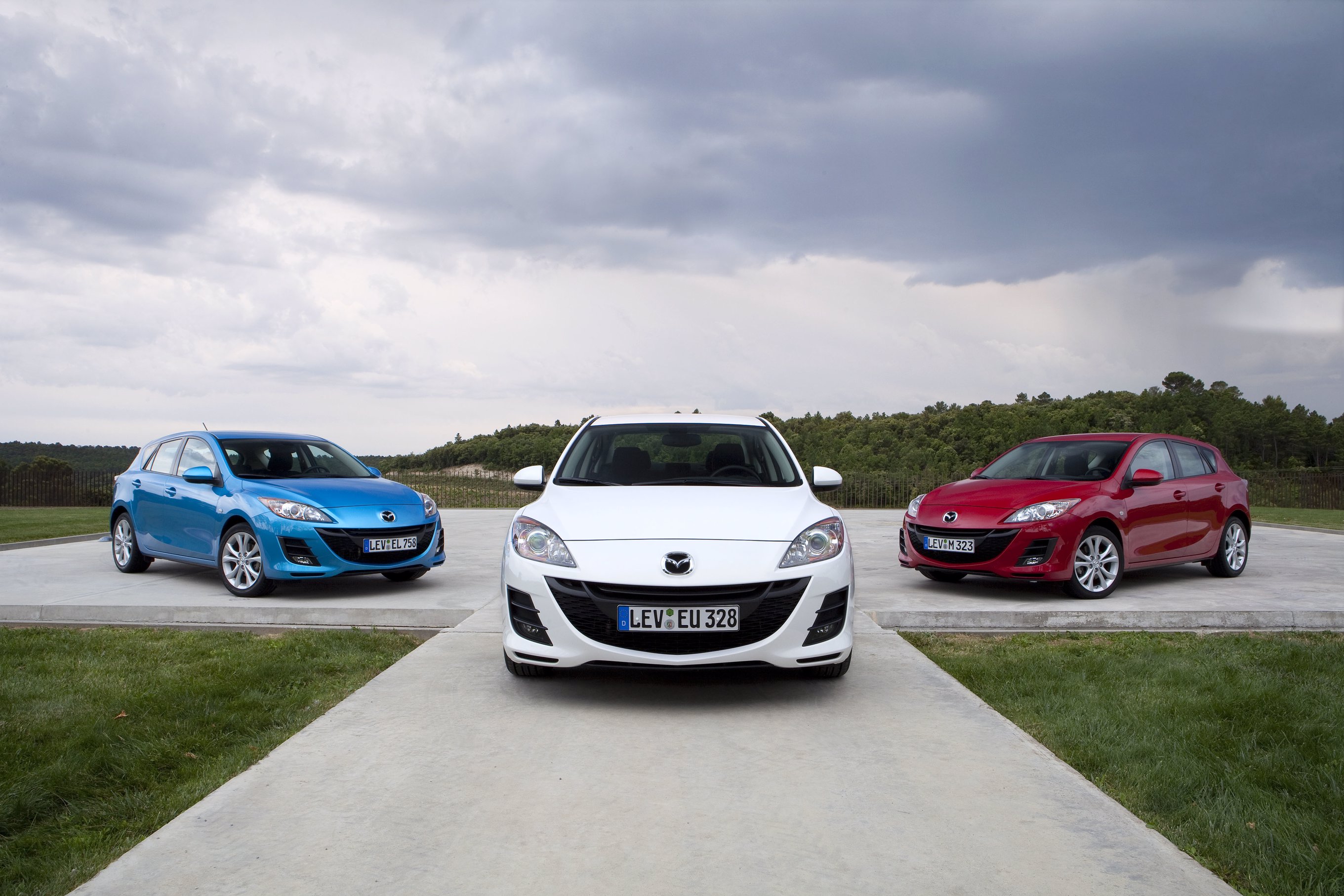 Mazda3 2010 family 01
