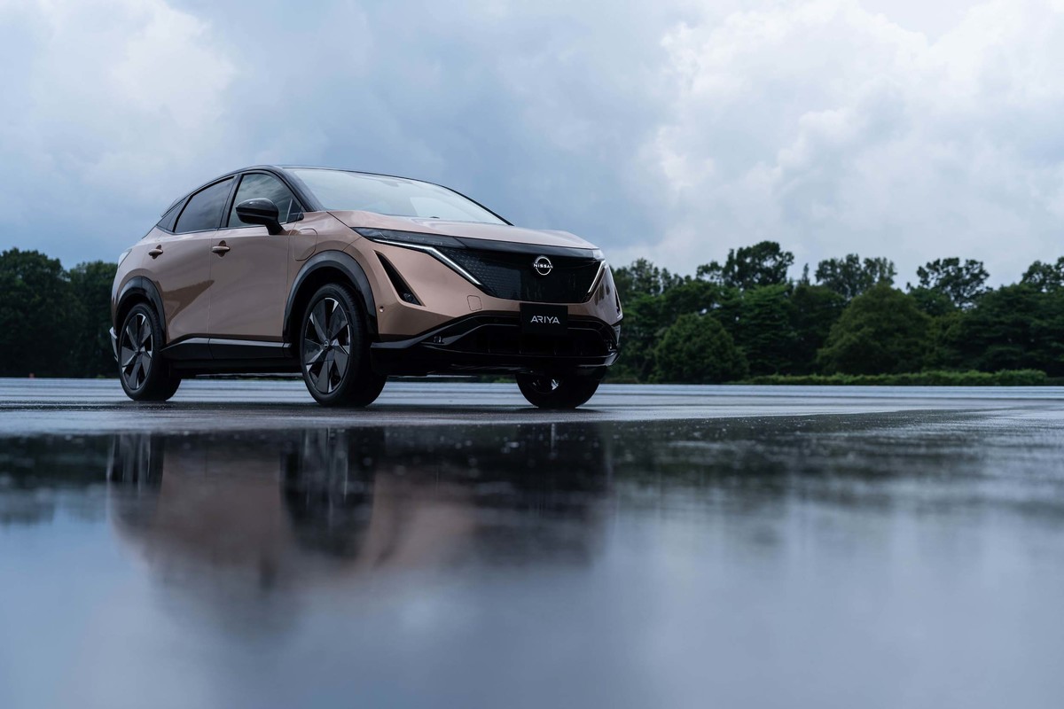 Nissan Ariya front quarter 3