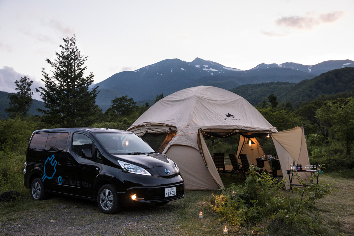Nissan EV mobile retail 4