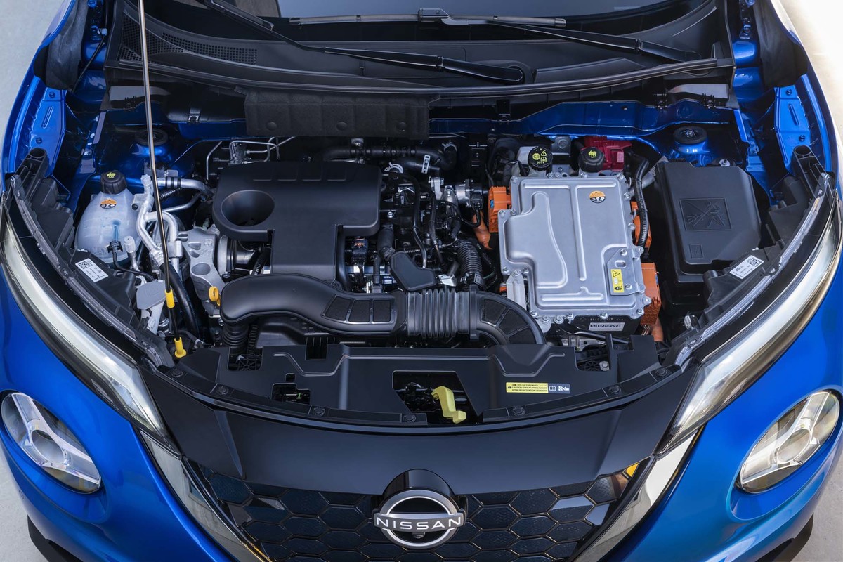 Nissan Juke Hybrid Blue engine 1 .JPG