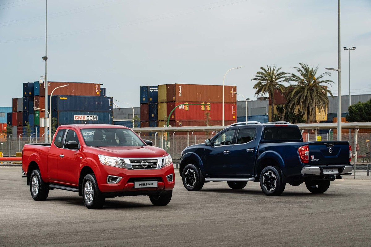Nissan Navara King Cab Red and Double Cab Blue