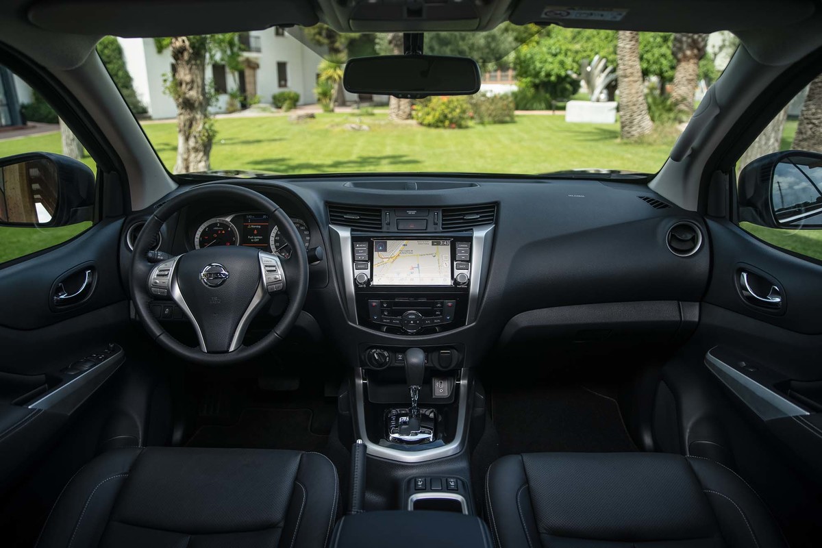 Nissan Navara Double Cab Blue Interior 1