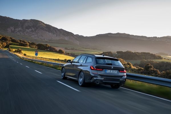 P90352565 lowRes the new bmw 3 series