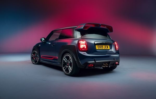 P90388980 lowRes mini john cooper wor