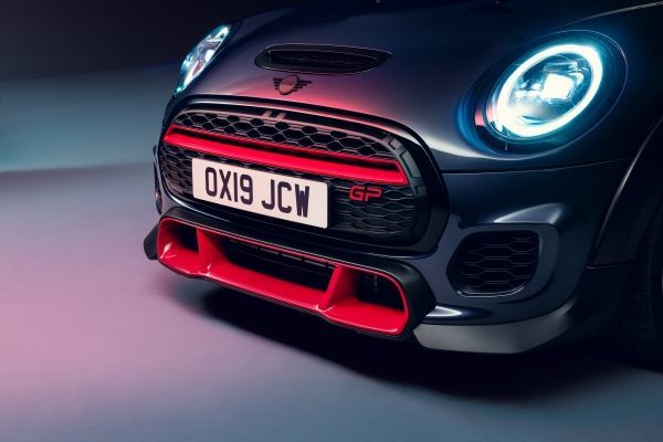 P90388982 lowRes mini john cooper wor