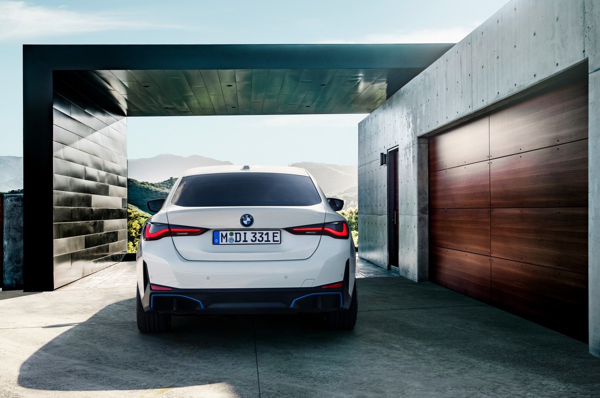 P90423601 lowRes the bmw i4 edrive40 