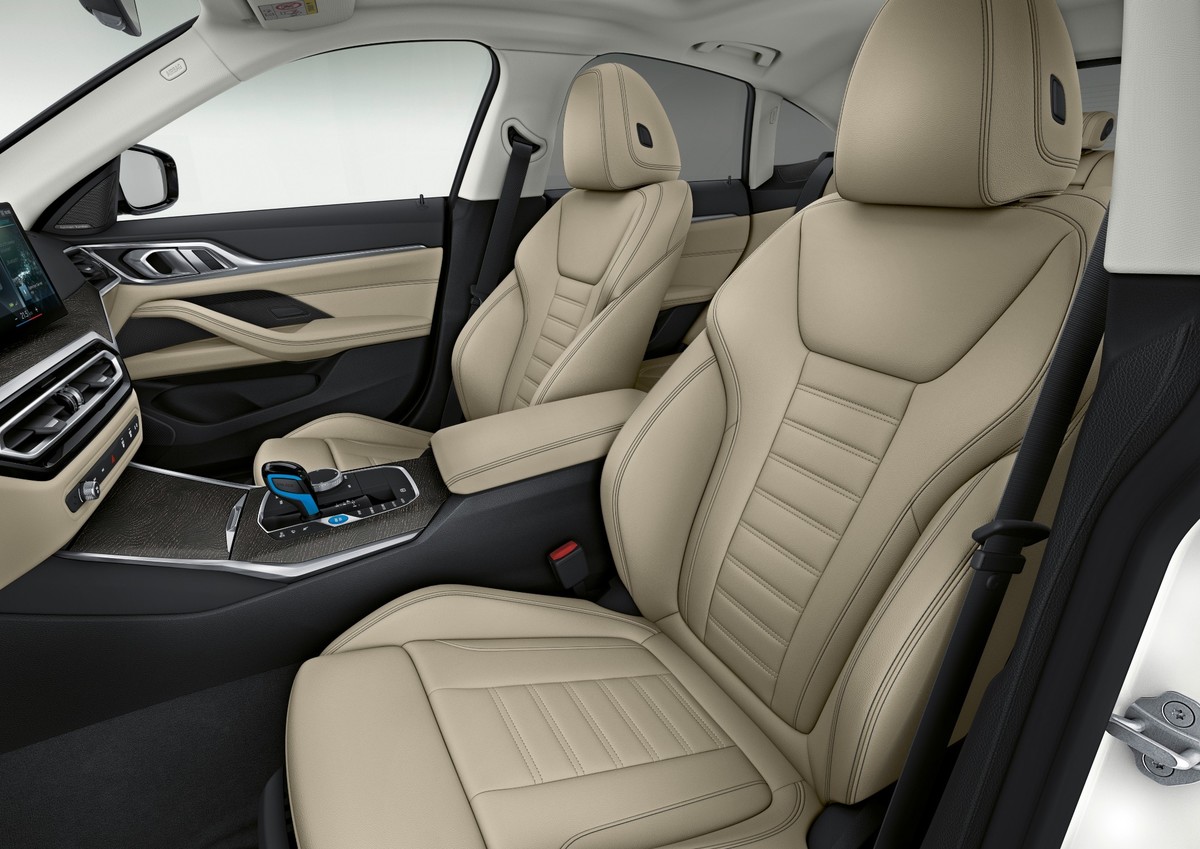 P90424021 lowRes bmw i4 interieur