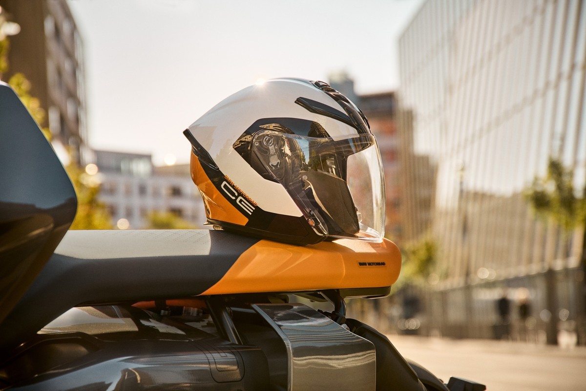 P90428725 lowRes the new bmw ce 04 th
