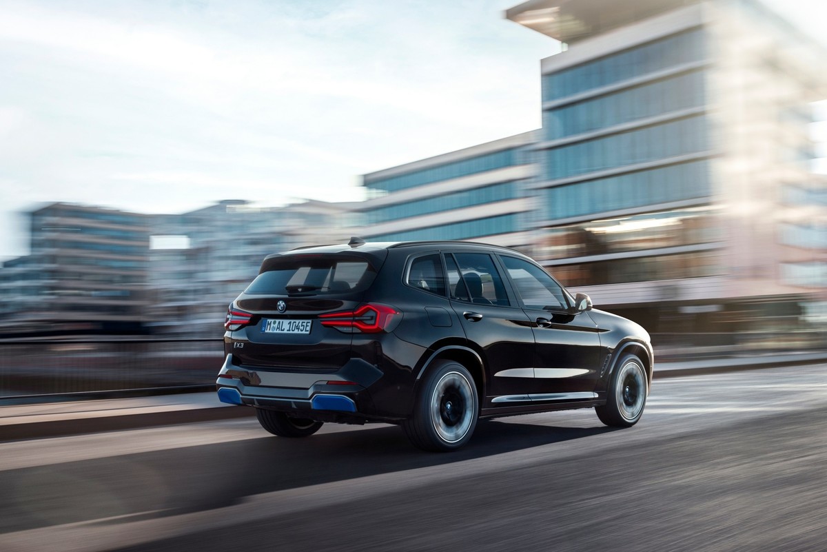 P90432168 lowRes the new bmw ix3 8 20