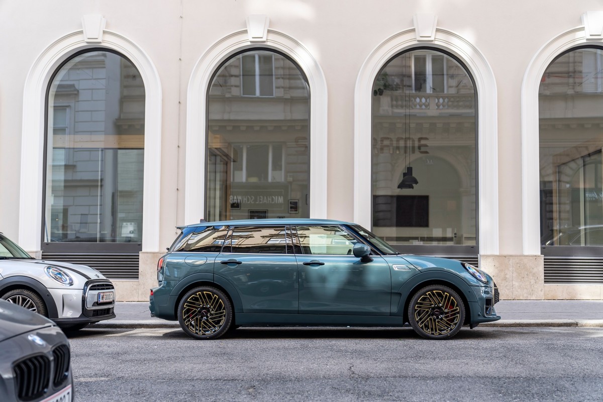 P90450693 lowRes mini john cooper wor