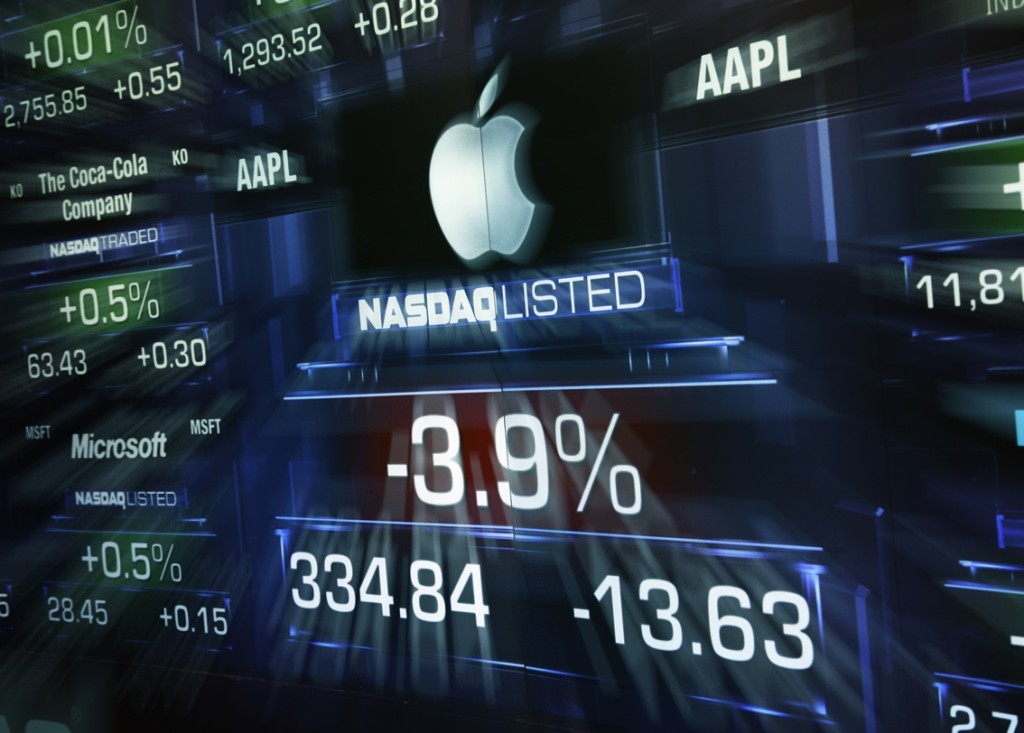 apple-shares-fall-at-nasdaq-new-york-34 edit-1024x733