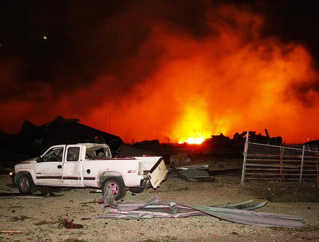 waco4 explosion600