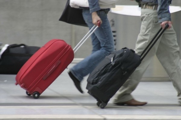 aiport tourists600