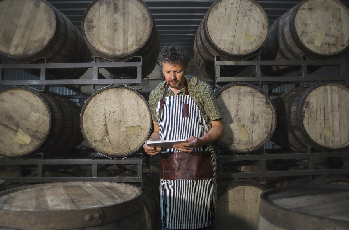 Worker Tablet Oak Barrels SME