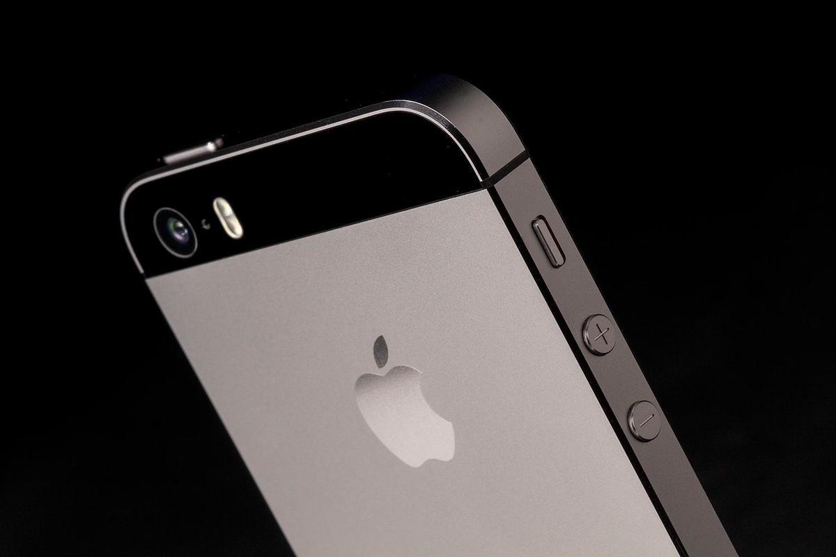 apple-iphone-5s-rear-camera-angle