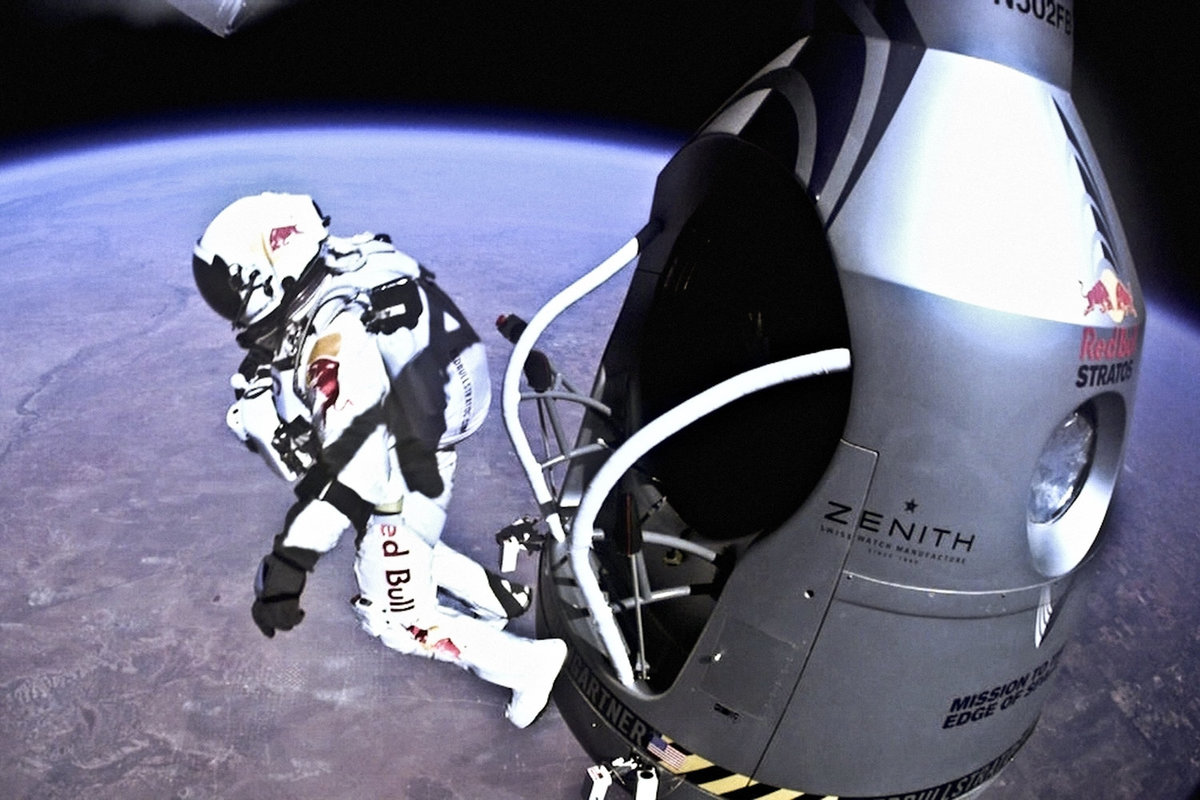 felix-baumgartner-capsule-jump