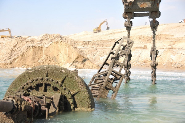 Work to build the 72 km new canal continues