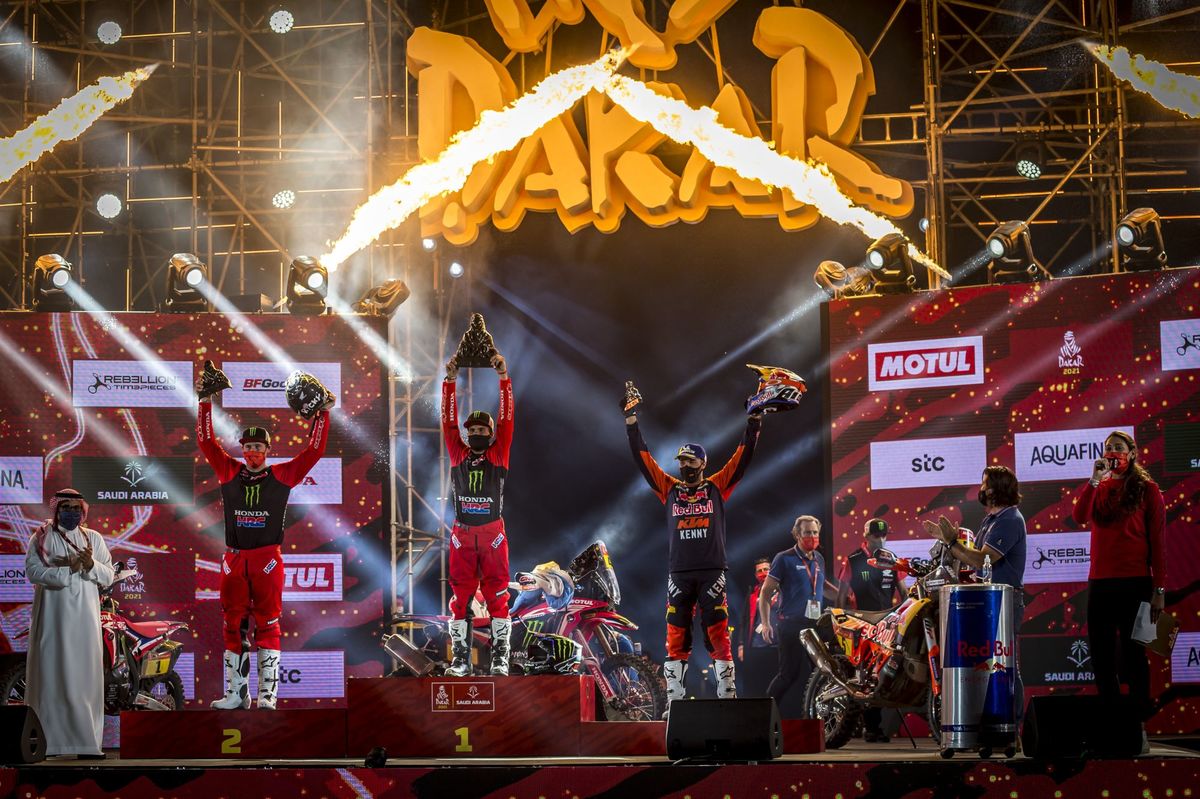 monsterenergyhondateam20 dak21 podium 1002 rallyzone