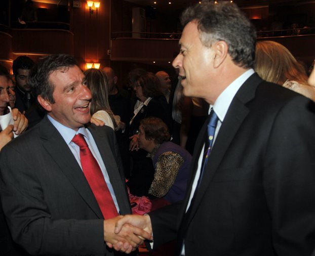 apoliti200514