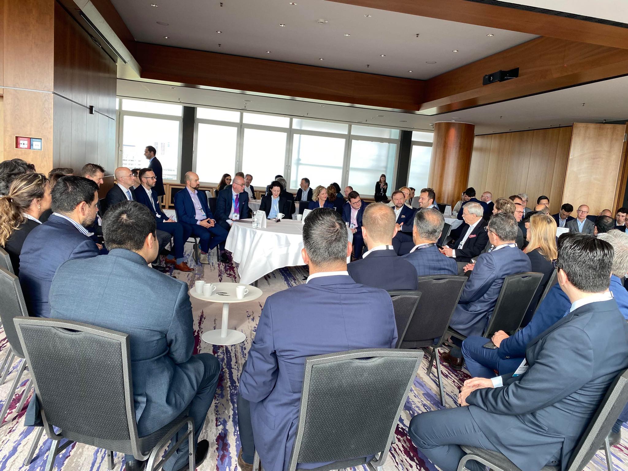 2. Breakfast roundtable