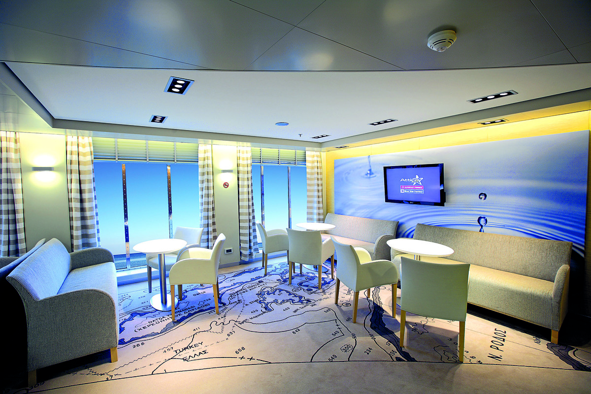 LOUNGE AT RECEPTION