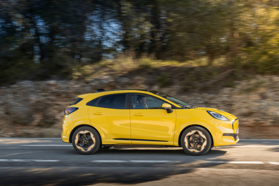 FORD_PUMA_GEN-E_YELLOW_05_61aab.jpg