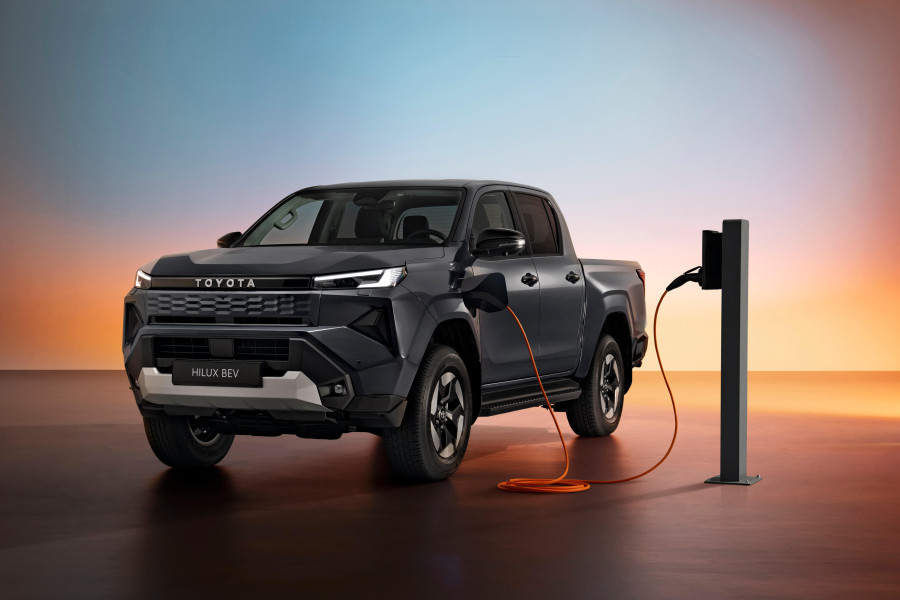 2026_TOYOTA_Hilux_BEV_HERO_2_4c552.jpg