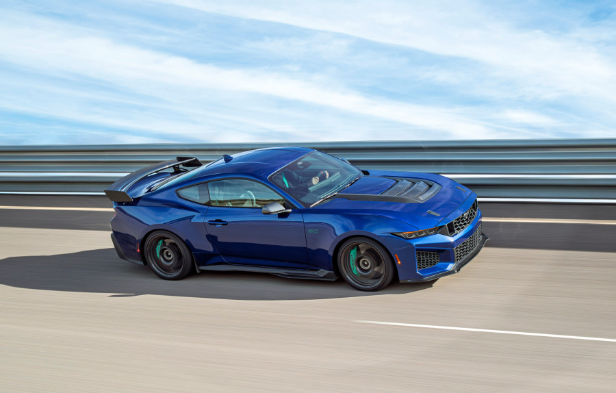 FORD_MUSTANG_DARK_HORSE_SC_TRACK_PACK_02_0e304.jpg