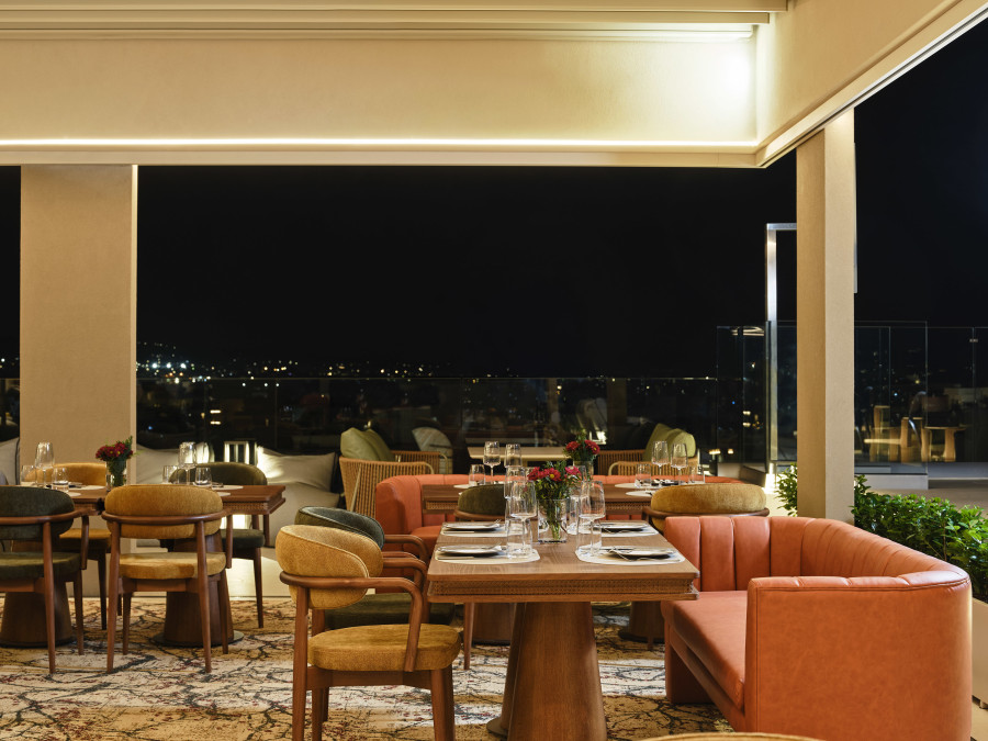 hilton-garden-inn-chania-city-rooftop-restaurant-1_c4a2b.jpg