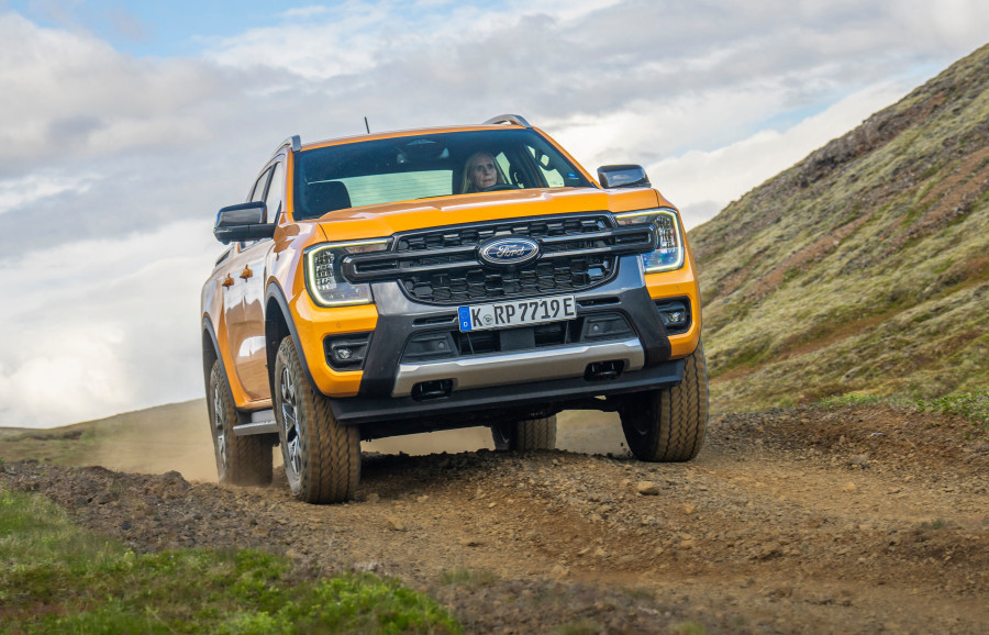 Ford_Ranger_02_f6a4c.jpg