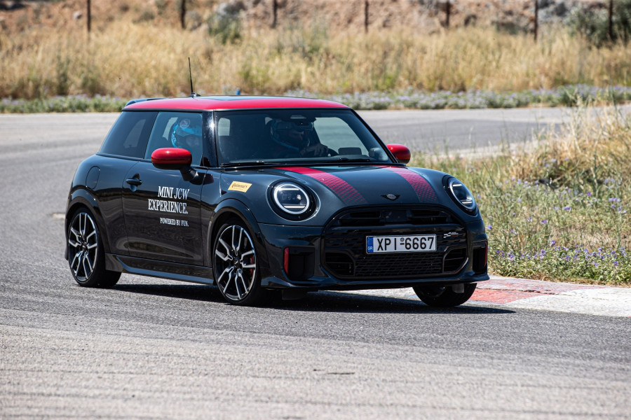 P90647929_lowRes_mini-jcw-experience-_88718.jpg